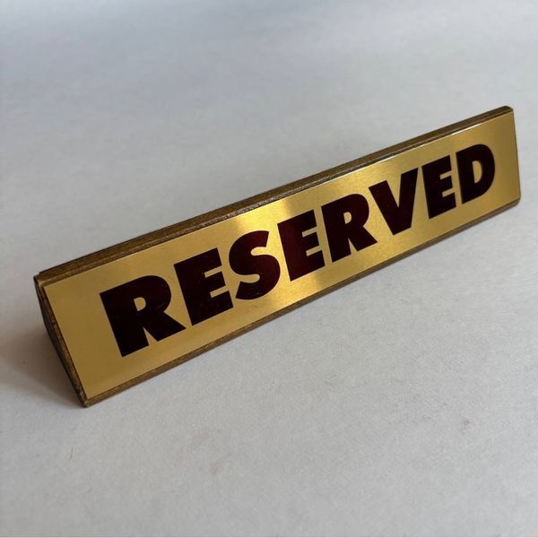 Двостороння настільна табличка &laquo;Зарезервовано / Reserved&raquo; з дерева і металу, розмір 200х40 мм TAB034 фото